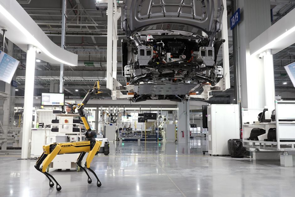 How Do Manufacturers Turn an Automation Expo Demo Into a Measurable AI Pilot?